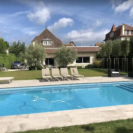 Maison Familiale Et Moderne Avec Piscine Chauffee *